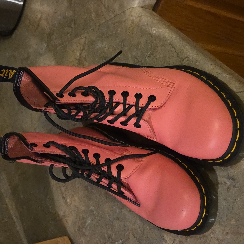 Dr. Martens Bubblegum Pink 25714 Patent Lace Up Combat Ankle Boot Womens Size 8